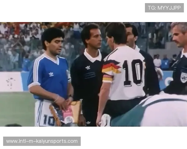 马特乌斯：在我看来，马拉多纳是当代最伟大的球员，旷世奇才马拉多纳